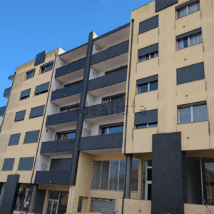 Espaço comercial na Rua de Miguel de Arnide - Santa Maria - Salvador - Santiago, Torres Novas